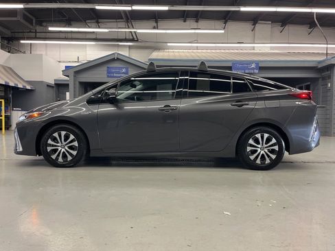 Used 2020 Toyota Prius Prime XLE image 4