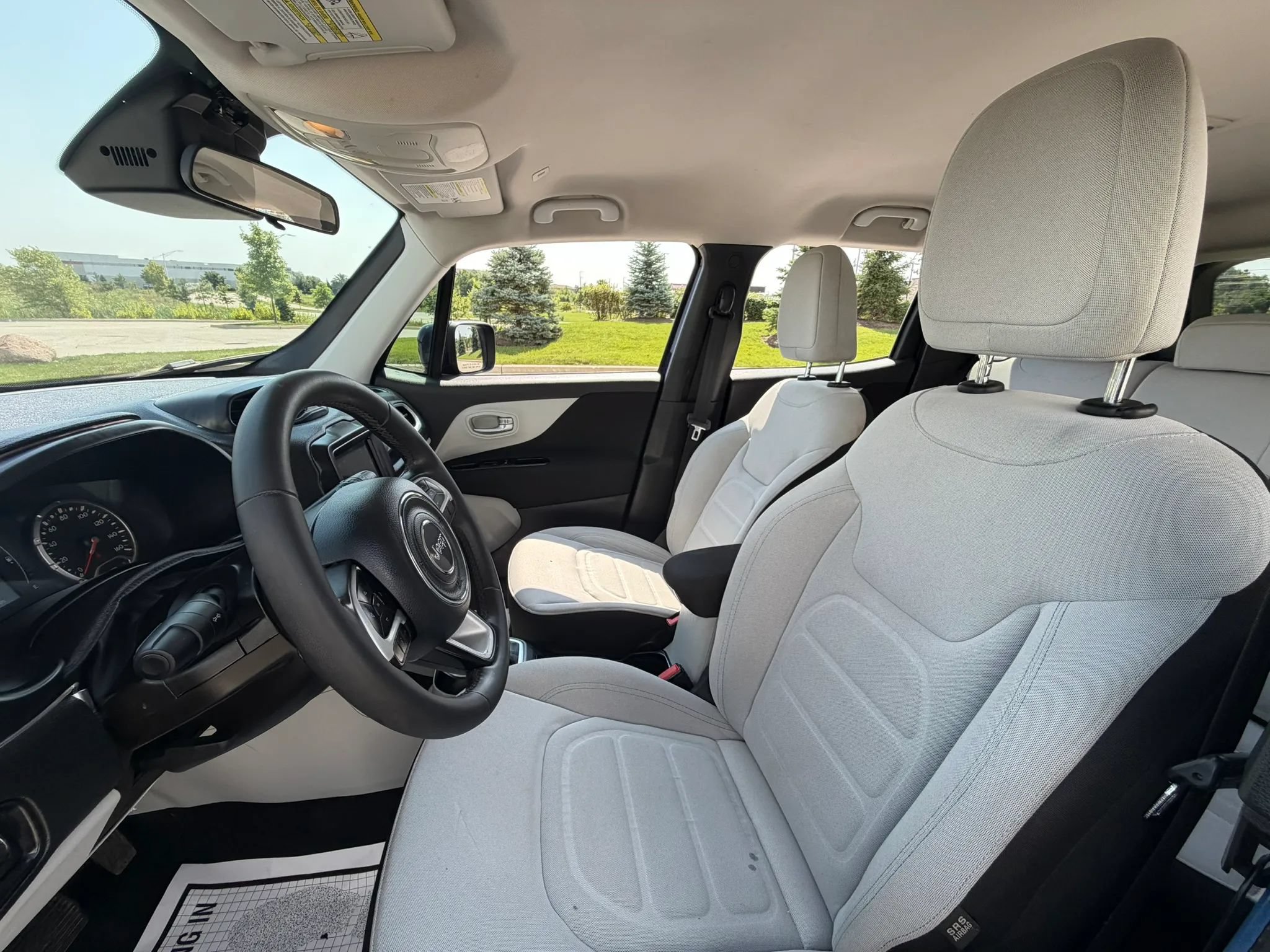 Used 2018 Jeep Renegade Latitude FWD image 14