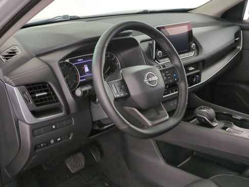 Used 2025 Nissan Rogue SV image 16