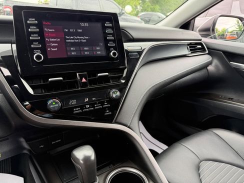 Used 2024 Toyota Camry SE FWD image 11