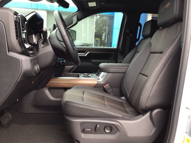Used 2026 Chevrolet Silverado 3500 High Country w/ Technology Package AWD/4WD image 9