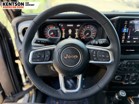 Used 2026 Jeep Wrangler Unlimited Sahara AWD/4WD image 15