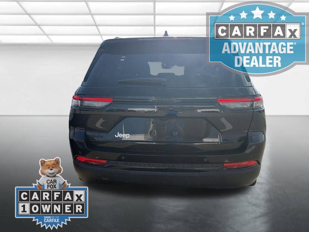 Used 2024 Jeep Grand Cherokee Altitude AWD/4WD image 4
