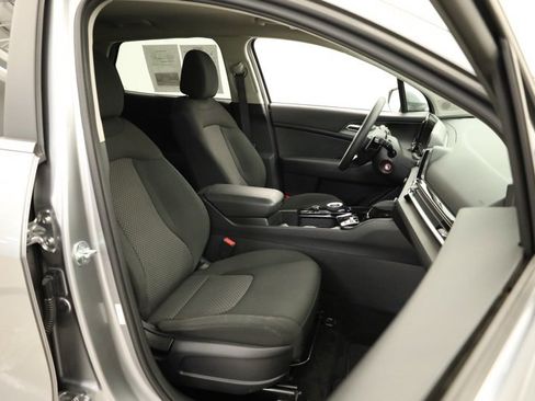 Used 2023 Kia Sportage LX image 31