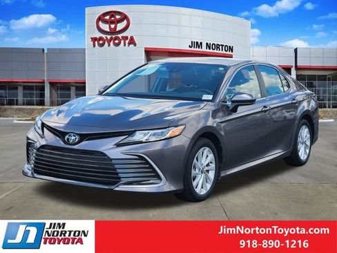 Used 2024 Toyota Camry LE FWD image 3