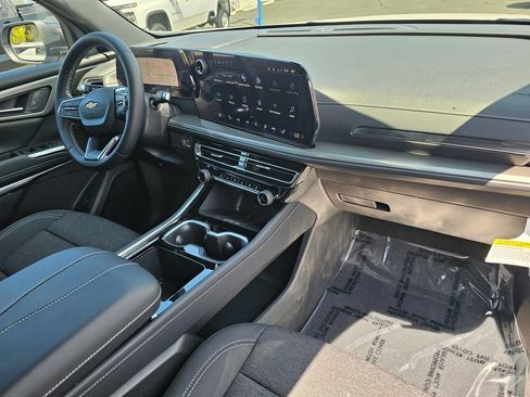 New 2026 Chevrolet Traverse LT w/ Driver Confidence Package FWD image 8