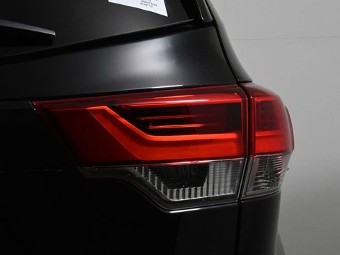 Used 2019 Toyota Highlander XLE image 13