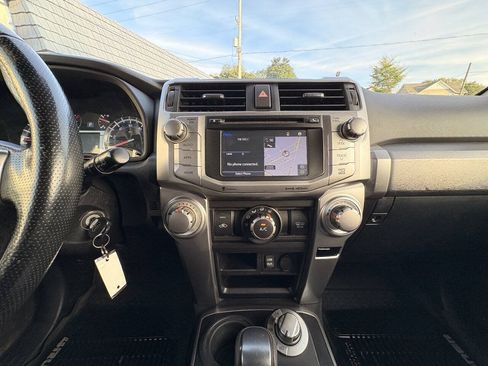 Used 2016 Toyota 4Runner SR5 AWD/4WD image 25