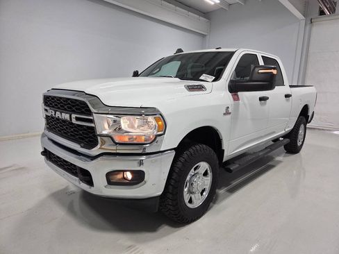 Used 2024 RAM 2500 Tradesman w/ Chrome Appearance Group AWD/4WD image 3