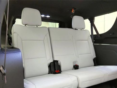 New 2026 Chevrolet Suburban Premier AWD/4WD image 37