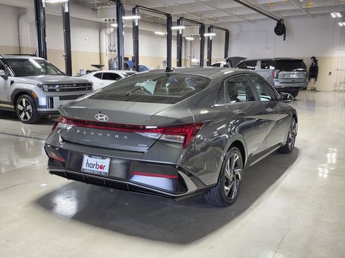 Certified 2025 Hyundai Elantra Limited image 7