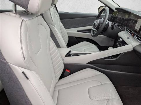Used 2025 Hyundai Elantra Limited FWD image 28