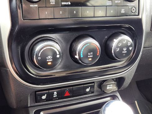 Used 2016 Jeep Compass Latitude image 18