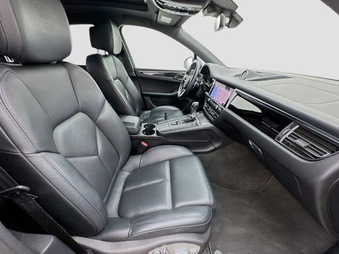 Used 2021 Porsche Macan image 20