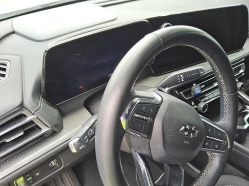 Used 2024 Chevrolet Traverse LT w/ Midnight/Sport Edition FWD image 8