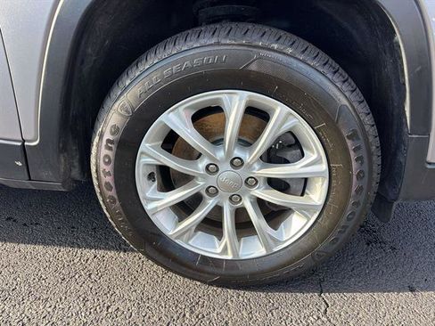 Used 2020 Jeep Cherokee Latitude w/ Cold Weather Group image 30