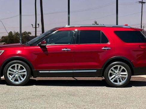 Used 2017 Ford Explorer Limited w/ Equipment Group 301A FWD image 4