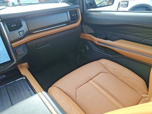 Certified 2024 Ford Expedition Platinum image 16