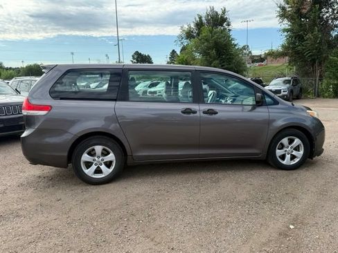 Used 2011 Toyota Sienna FWD image 6