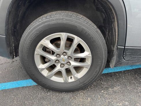 Used 2018 Chevrolet Traverse LT image 13