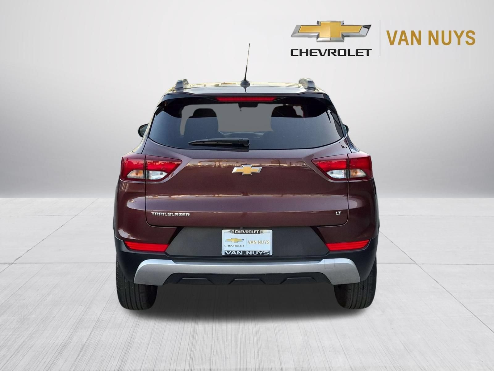 Used 2023 Chevrolet TrailBlazer LT w/ LPO, Blackout Package FWD image 6