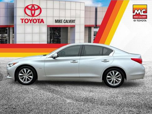 Used 2016 INFINITI Q50 3.0t Premium w/ 3.0T Premium Plus Package RWD image 2
