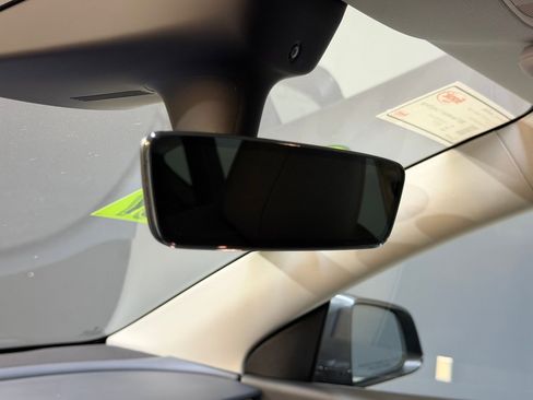 Used 2022 Tesla Model Y Long Range image 18