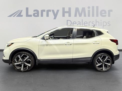 Used 2021 Nissan Rogue Sport SL w/ Premium Package image 2