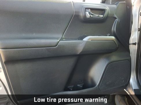 Used 2019 Toyota Tacoma TRD Sport image 15