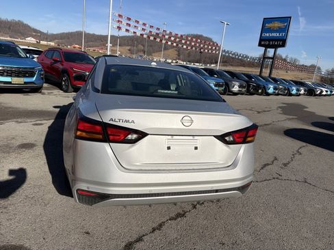 Used 2025 Nissan Altima 2.5 SV image 5
