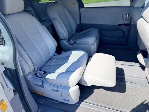 Used 2013 Toyota Sienna XLE AWD/4WD image 15
