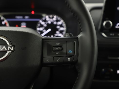 Used 2025 Nissan Rogue SV image 28