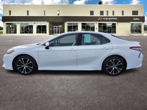 Used 2018 Toyota Camry SE image 6