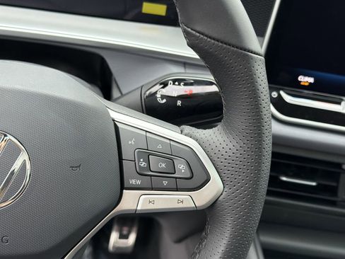 New 2026 Volkswagen Tiguan SE R-Line FWD image 28