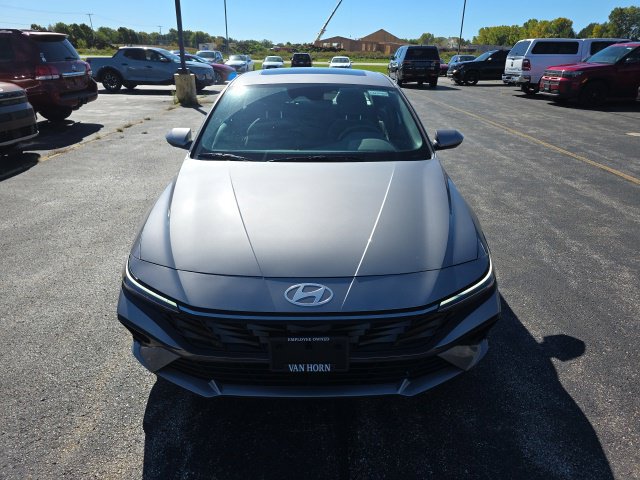 Certified 2025 Hyundai Elantra SEL w/ Cargo Package FWD image 5