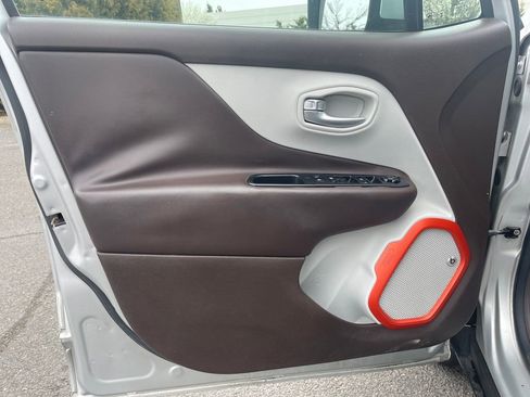 Used 2016 Jeep Renegade Limited image 15