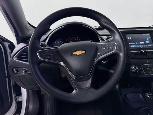 Used 2018 Chevrolet Malibu LS FWD image 12