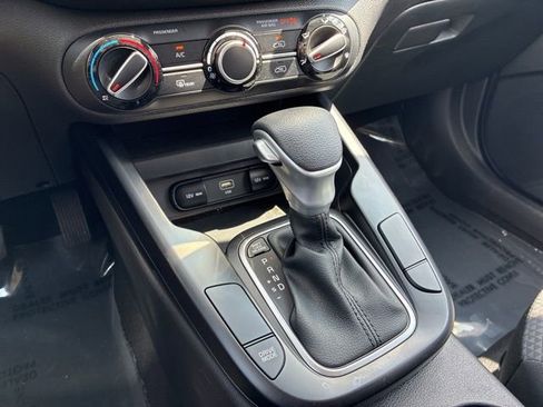 Used 2025 Kia Soul LX FWD image 31