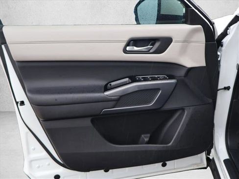 Used 2024 Nissan Pathfinder SL AWD/4WD image 10