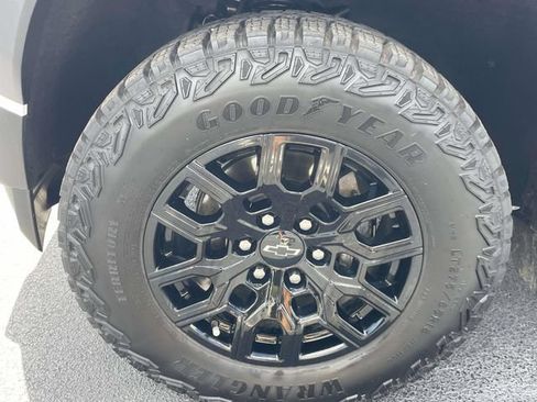 Certified 2024 Chevrolet Colorado Trail Boss w/ Technology Package AWD/4WD image 8