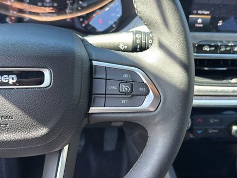 Used 2023 Jeep Compass Latitude w/ Sun and Sound Group AWD/4WD image 17