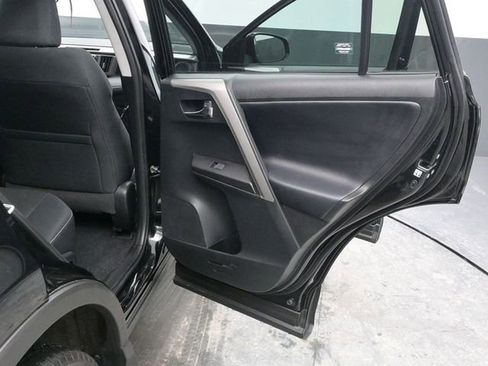 Used 2018 Toyota RAV4 XLE image 12