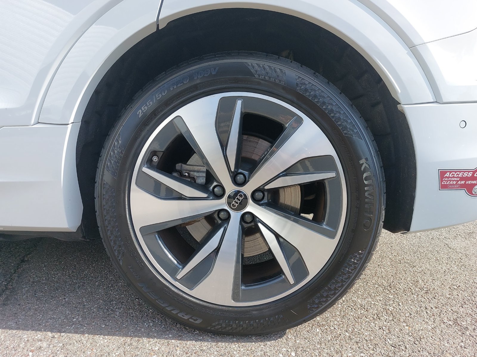 Used 2024 Audi Q8 e-tron Premium Plus AWD/4WD image 37