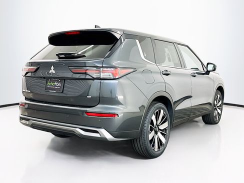 Used 2025 Mitsubishi Outlander SE image 9