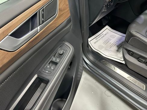 Used 2025 Volkswagen Atlas SE image 9