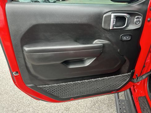 Used 2021 Jeep Gladiator Rubicon w/ Cold Weather Group image 13