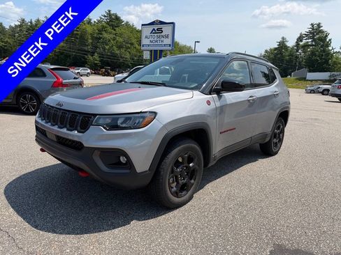 Used 2024 Jeep Compass Trailhawk AWD/4WD image 1