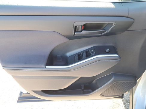 Certified 2023 Toyota Highlander LE image 14