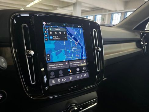 Certified 2023 Volvo XC40 B5 Plus w/ Driver Assist Package image 27