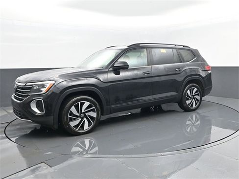 Used 2024 Volkswagen Atlas SE image 1